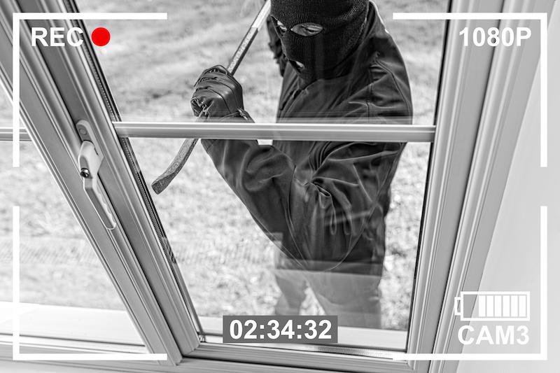 Cctv,View,Of,Burglar,Breaking,In,To,Home,Through,Window smart home